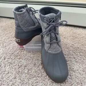 Sperry Women's Gray Quilted Lace-Up Duck Boots